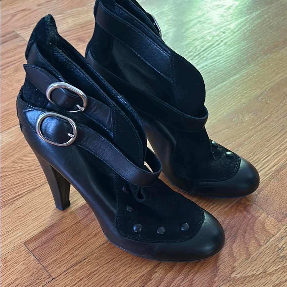 Elegant Black Women's Heeled Boots
